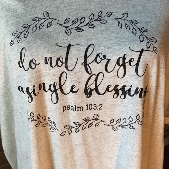 Size XL vneck psalm quote cream T-shirt NWT - Picture 2 of 3